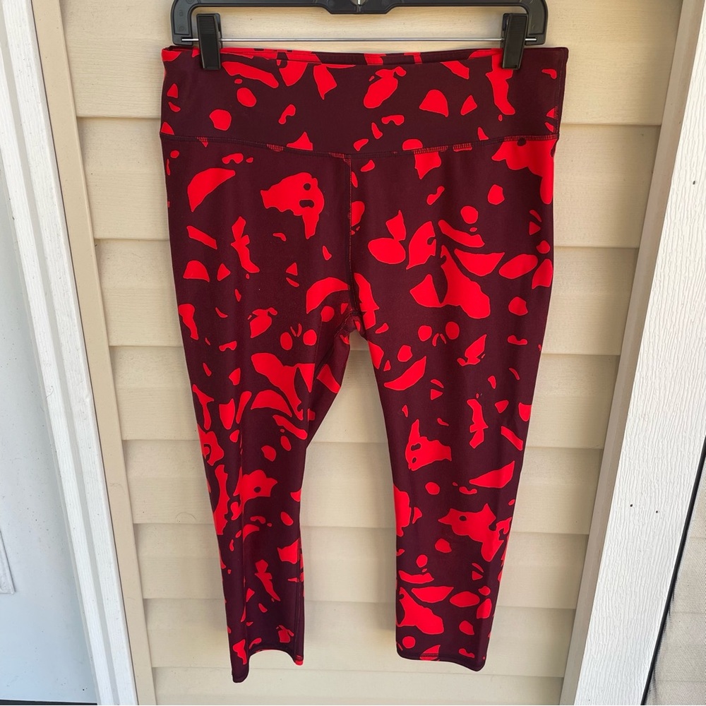 Fabletics red maroon print cropped leggings Large